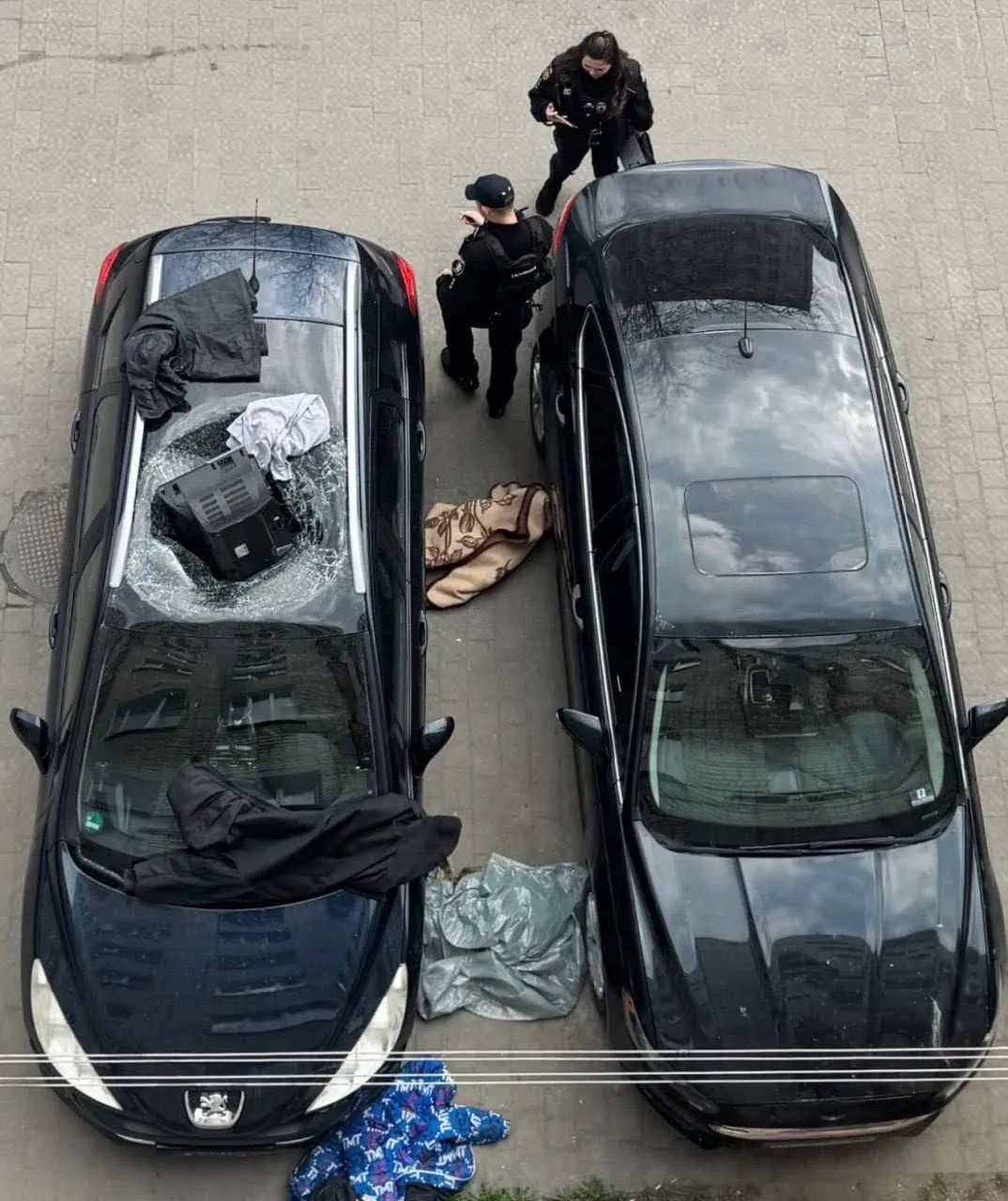 П’яний гість викинув телевізор з шостого поверху у Львові