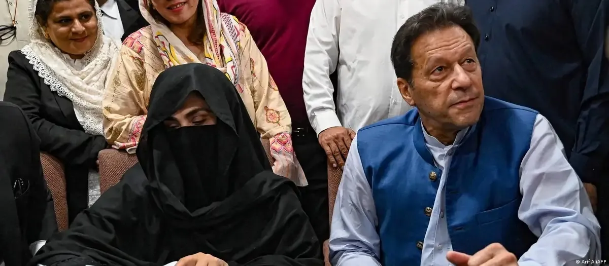 У Пакистані експрем'єра та його дружину засудили до в'язниці за продаж держподарунків