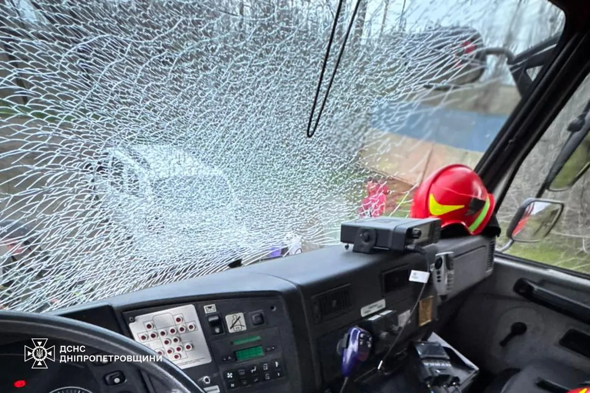 Росіяни дроном атакували авто на Запоріжжі, двоє людей отримали поранення