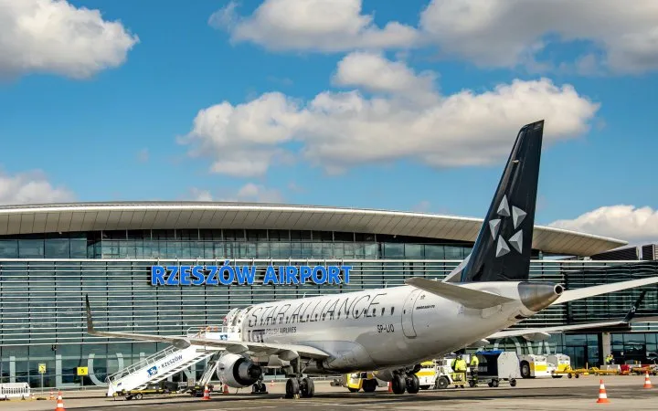 Польща на три місяці закриває частину неба на сході