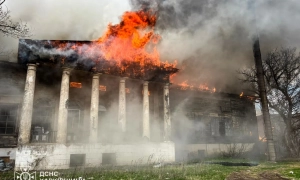 Окупанти створили на Донеччині лінію укріплення із вантажних вагонів