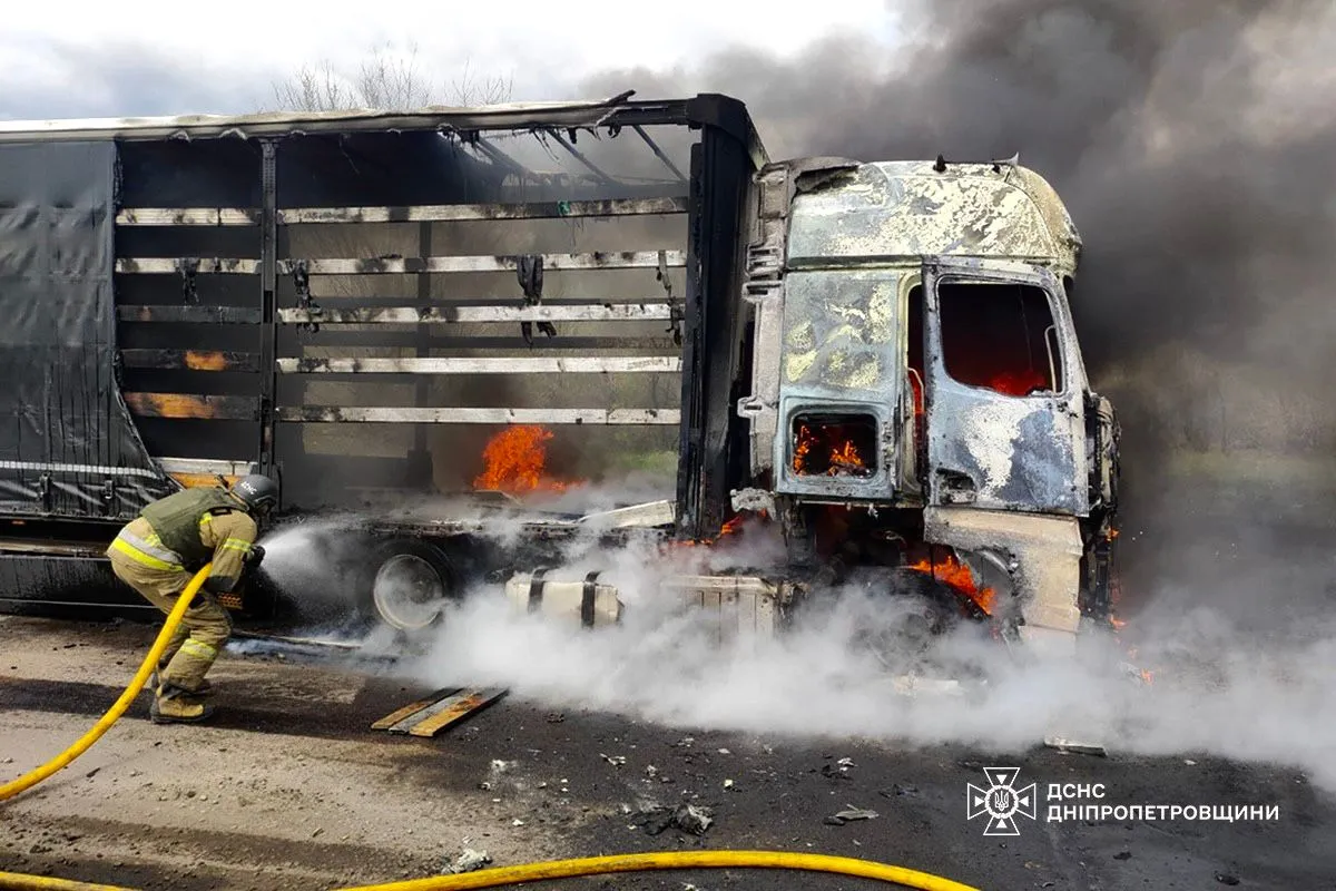 Російські окупанти вдарили по Дніпру та передмістю
