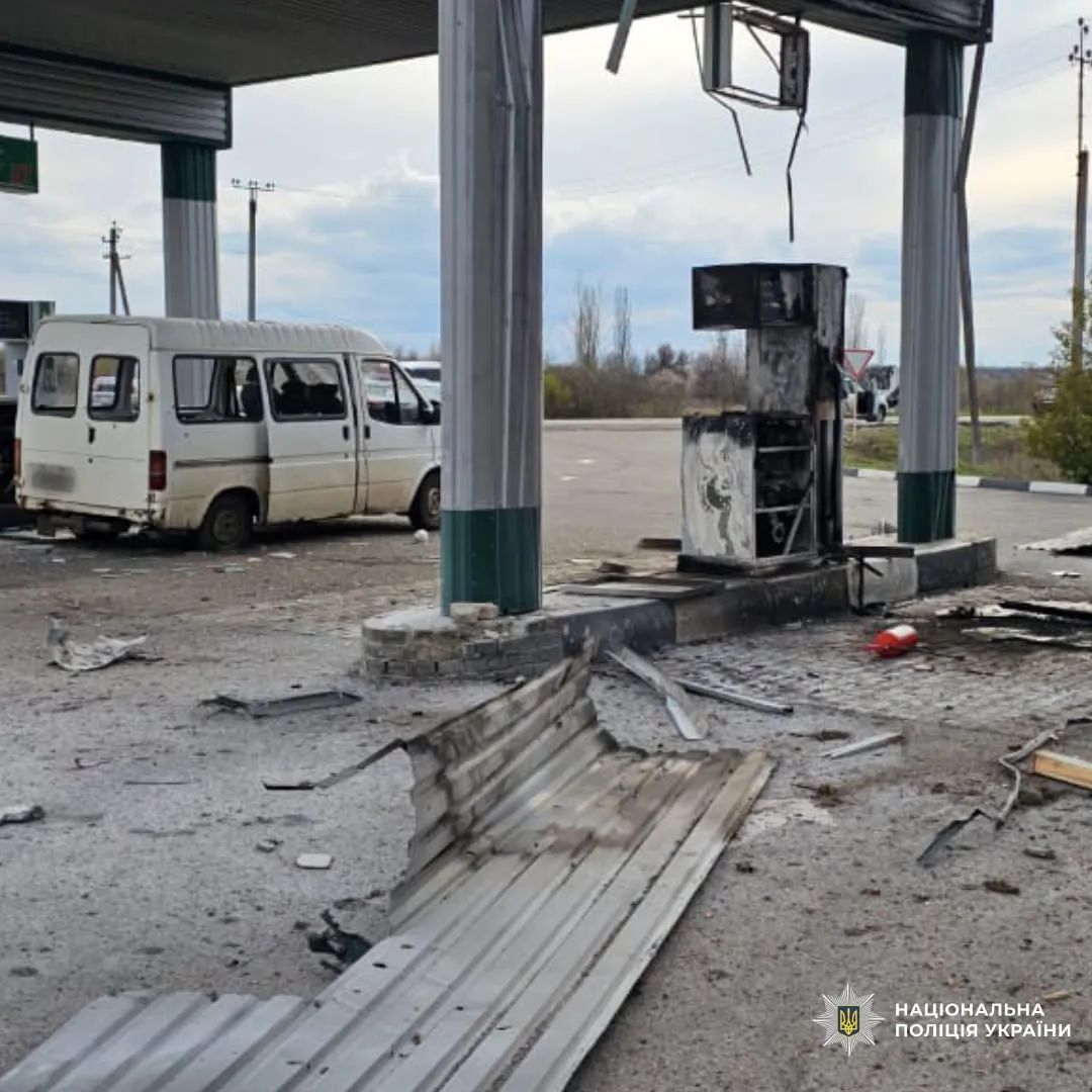 Окупанти вдарили дроном по АЗС на Харківщині, є троє поранених