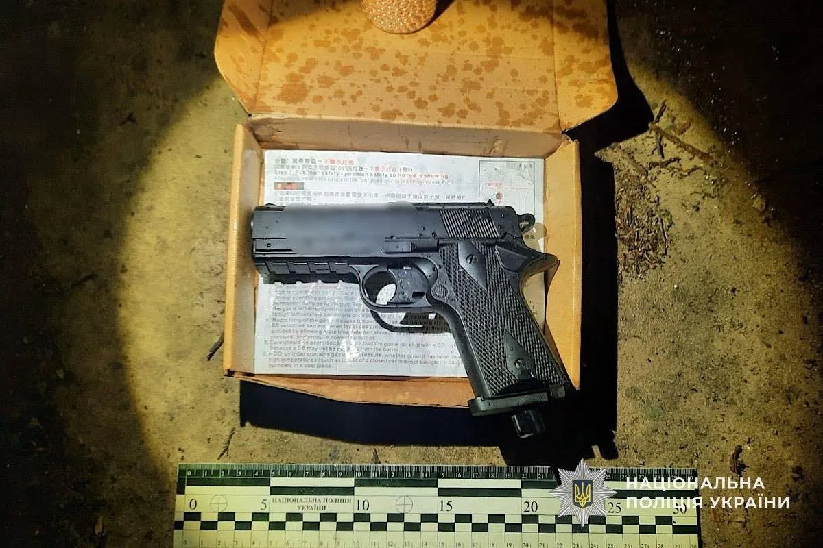 У Кривому Розі заарештували 18-річного хлопця, який вистрілив в око дівчині