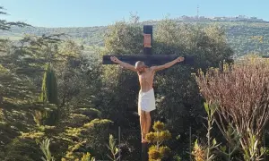 В Лівані італійські миротворці відновили знищене розп’яття Христа