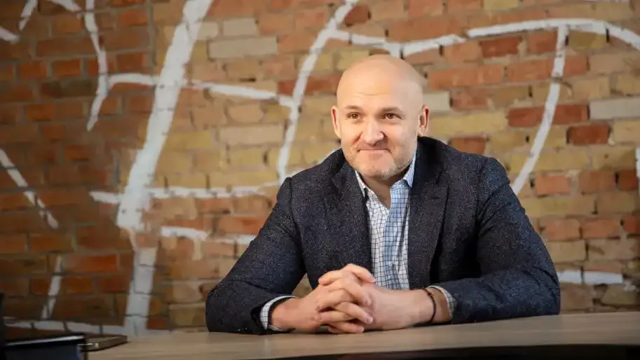 International Aid to Ukraine, Attacks on Oil Refineries, and the Supreme Anti-Corruption Court’s Ruling: This Week’s News from Volodymyr Orlov