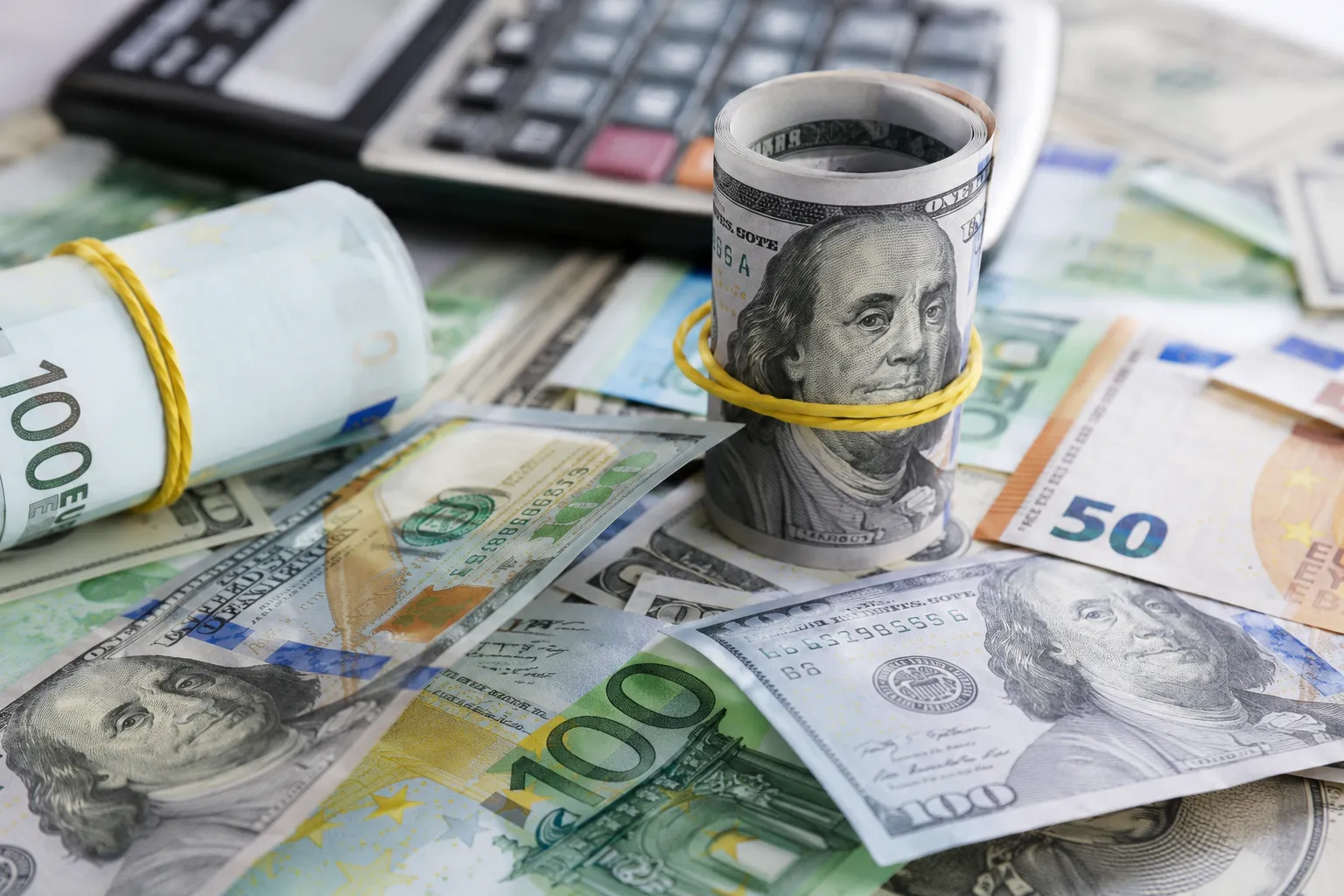 The dollar rose at the start of the week: exchange rates on September 21