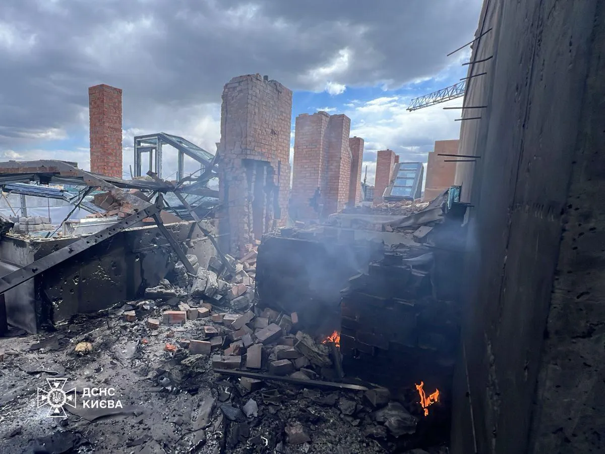 У Києві ліквідували три пожежі після атаки шахедів, є поранені