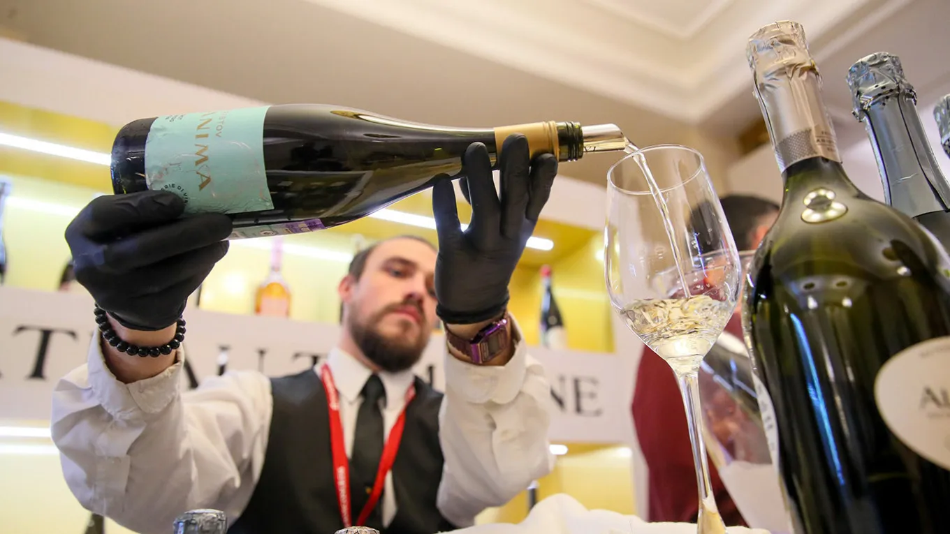 Rosyjscy producenci wina chcą podnieść cła na wino importowane do 200%