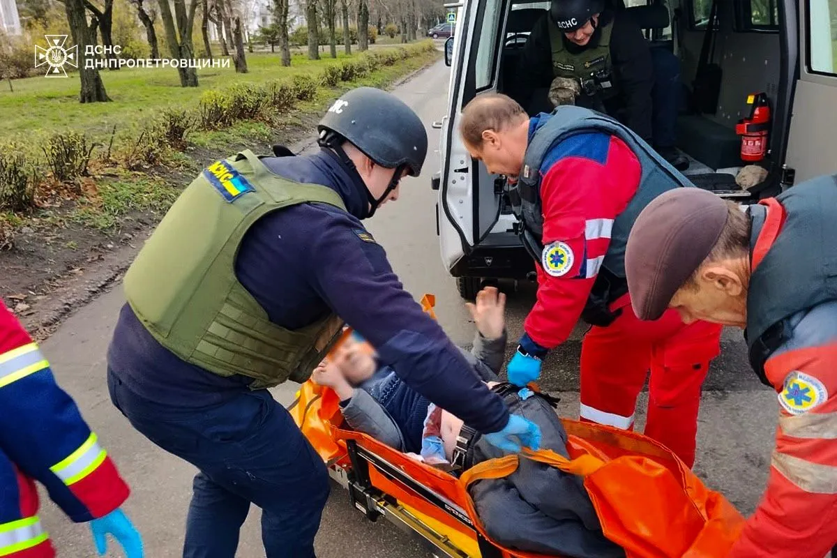 рф обстріляла Дніпропетровщину: у Нікопольському районі є загиблі та поранені