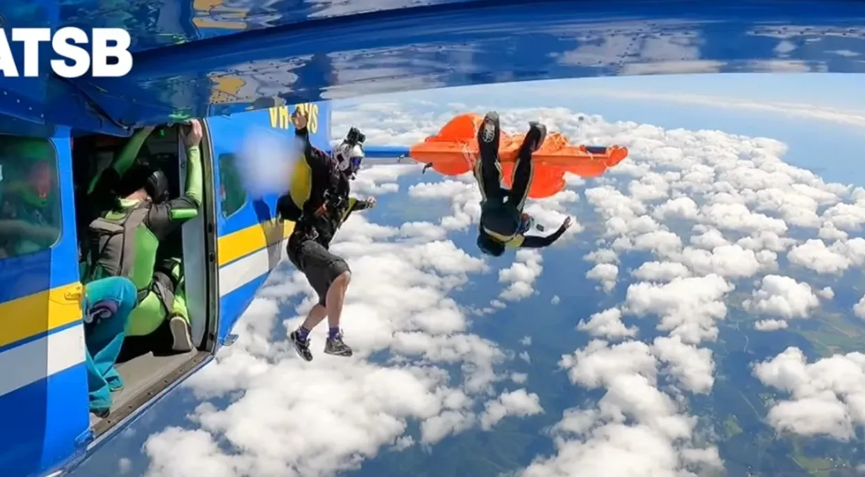 Відео: в Австралії парашутист повис на літаку на висоті 4,5 км