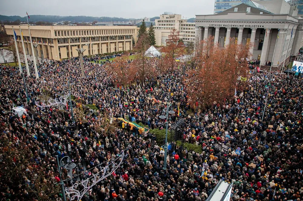 У Вільнюсі відбувається багатотисячний протест