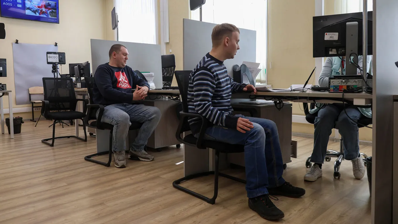 В России заманивают на войну вакансиями охранников складов Wildberries и Ozon