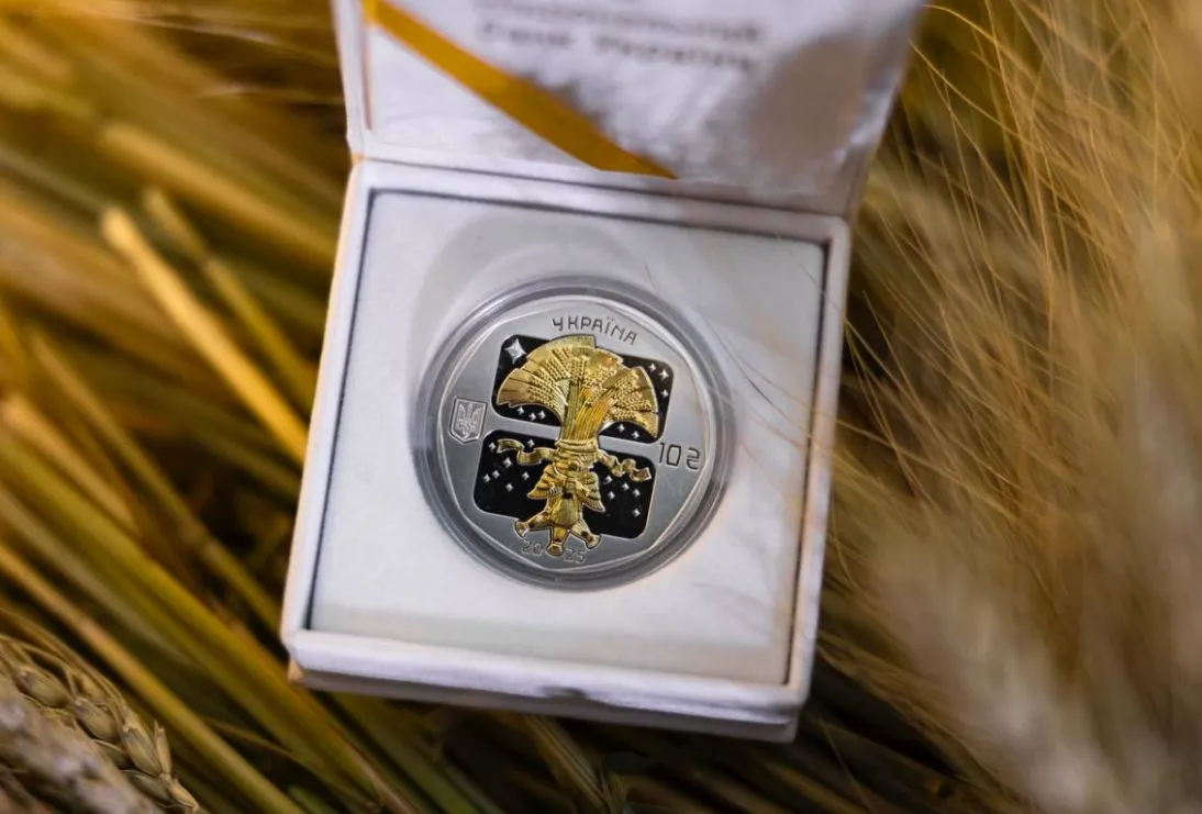 НБУ презентував срібну пам’ятну монету «Дух Різдва»