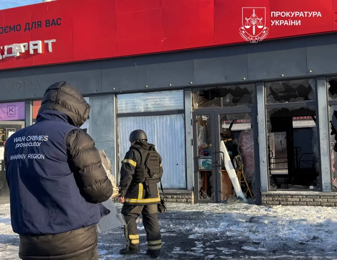 З'явилися фото наслідків удару дрона по ринку у Харкові