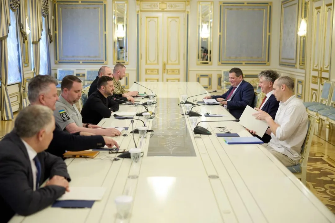 Зеленський обговорив із Британією фронт, удари по РФ та саміт НАТО