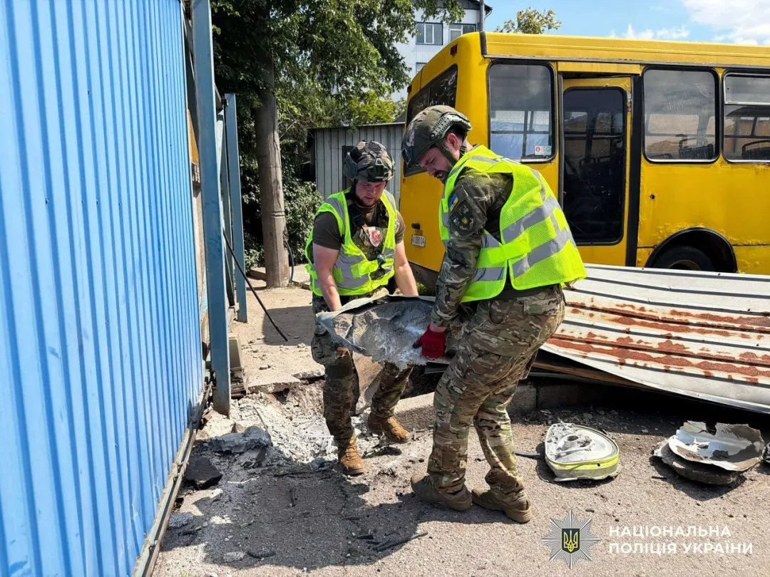 Відео: У Києві після нічної атаки вилучили бойову частину ракети від ЗРК С-400