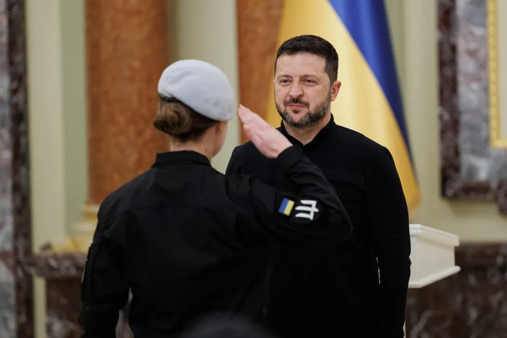 Зеленский вручил государственные награды украинским разведчикам