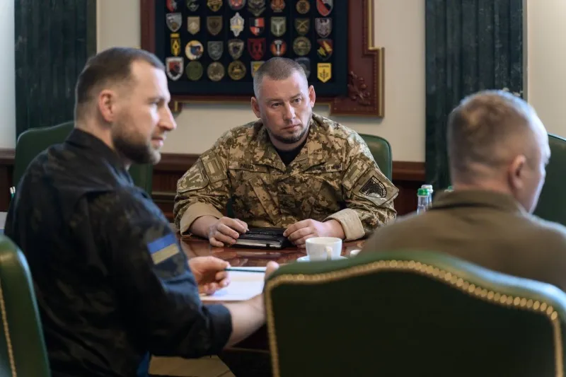 Зеленський провів нараду з Драпатим і доручив підготувати відповідь на удари РФ