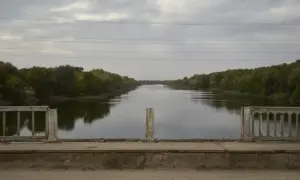 Видео: дроны ГУР уничтожили российские грузовики на логистической переправе в Крым
