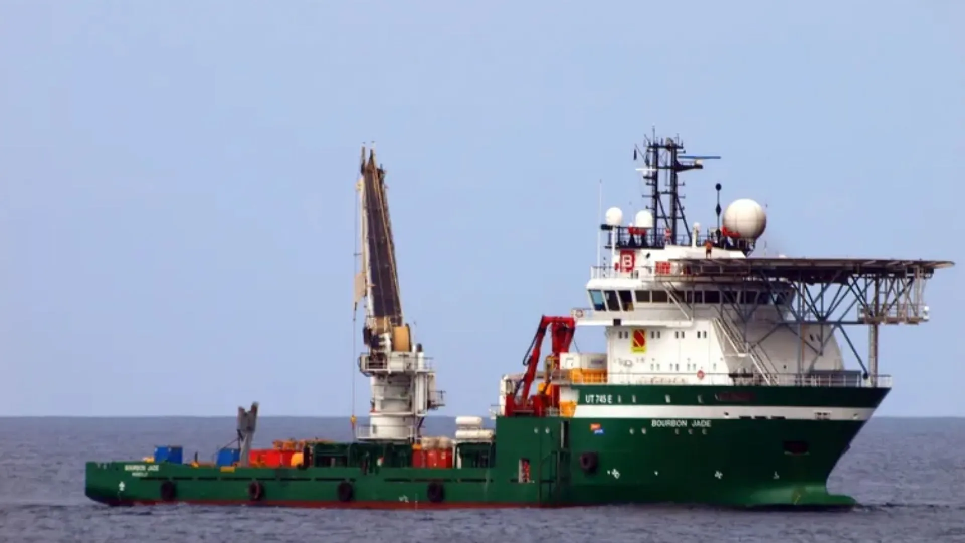 Видео: ВМС Украины поразили российское судно «Нефрит» в порту Сочи