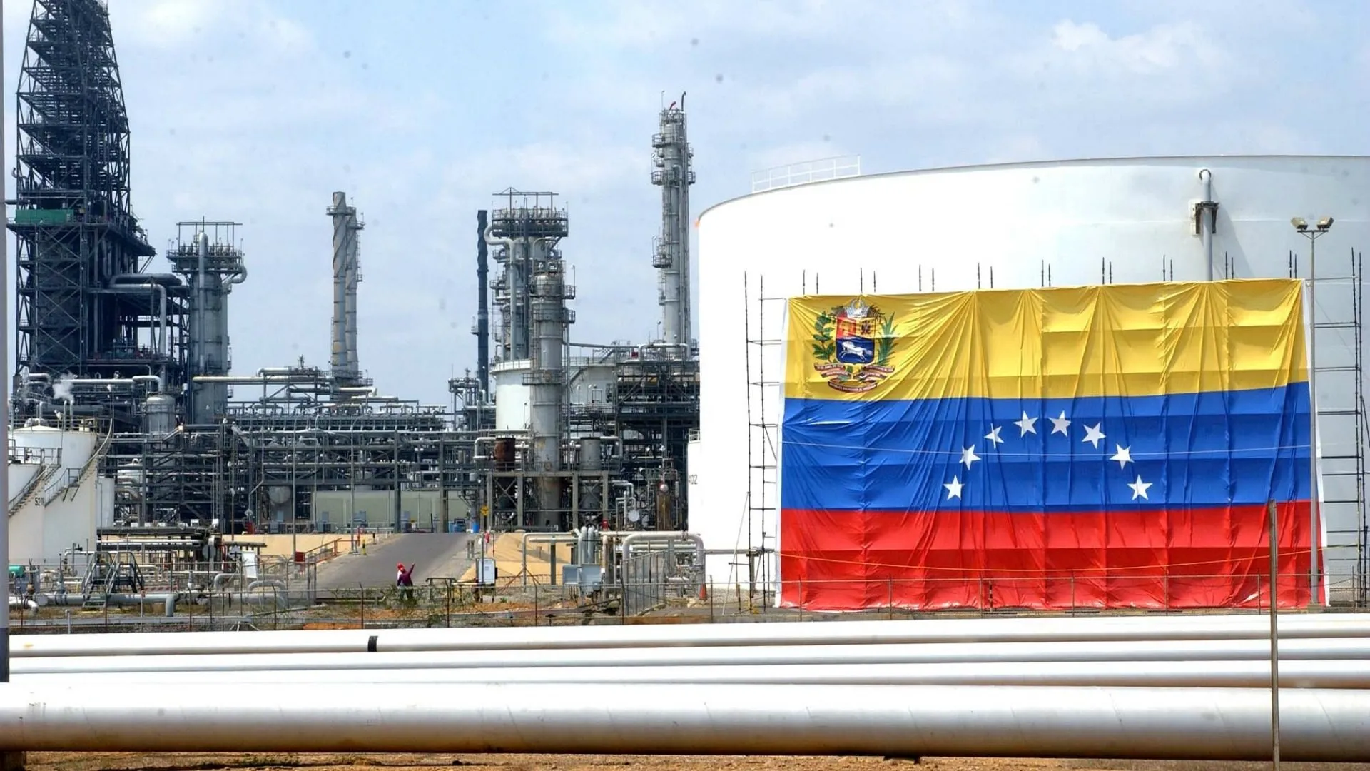 США получат контроль над нефтяными месторождениями России и Китая в Венесуэле — Reuters