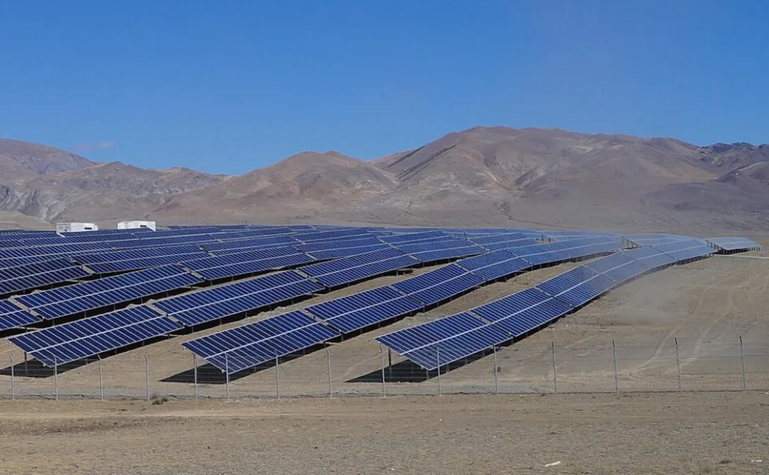 Сонячні панелі можуть покращувати екологічний стан пустель