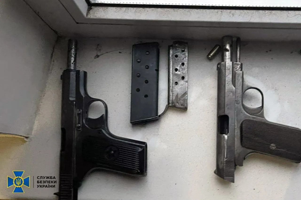 СБУ та поліція затримали дев’ятьох ділків, які торгували трофейною зброєю