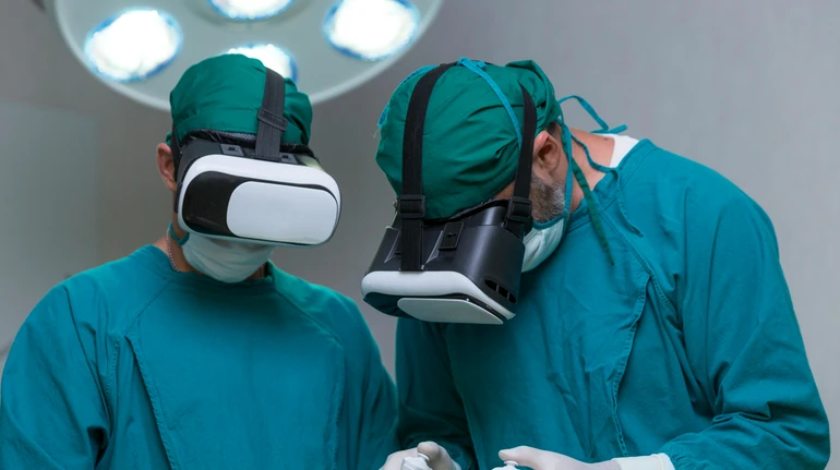 У Харкові та Києві провели понад 200 операцій із AR-технологією Extra Vision