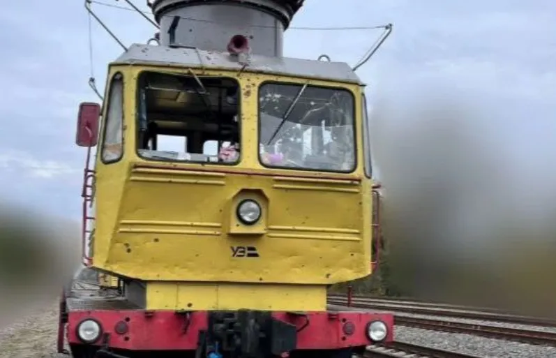 Окупанти атакували залізничну інфраструктуру у Чернігові: поранено машиніста