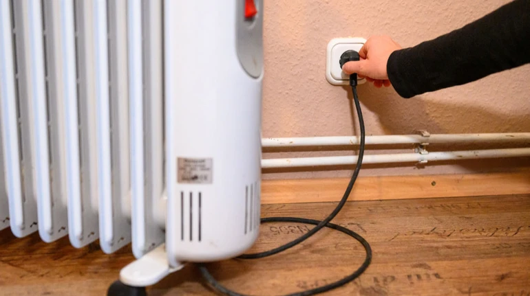 ДТЕК закликає вмикати техніку поступово після появи світла