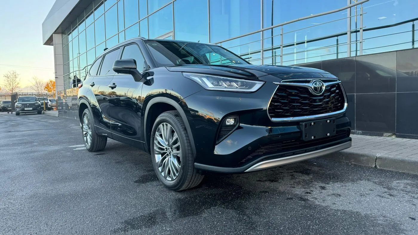 Морський порт «Південний» придбав люксову автівку Toyota Highlander за 3,09 млн грн