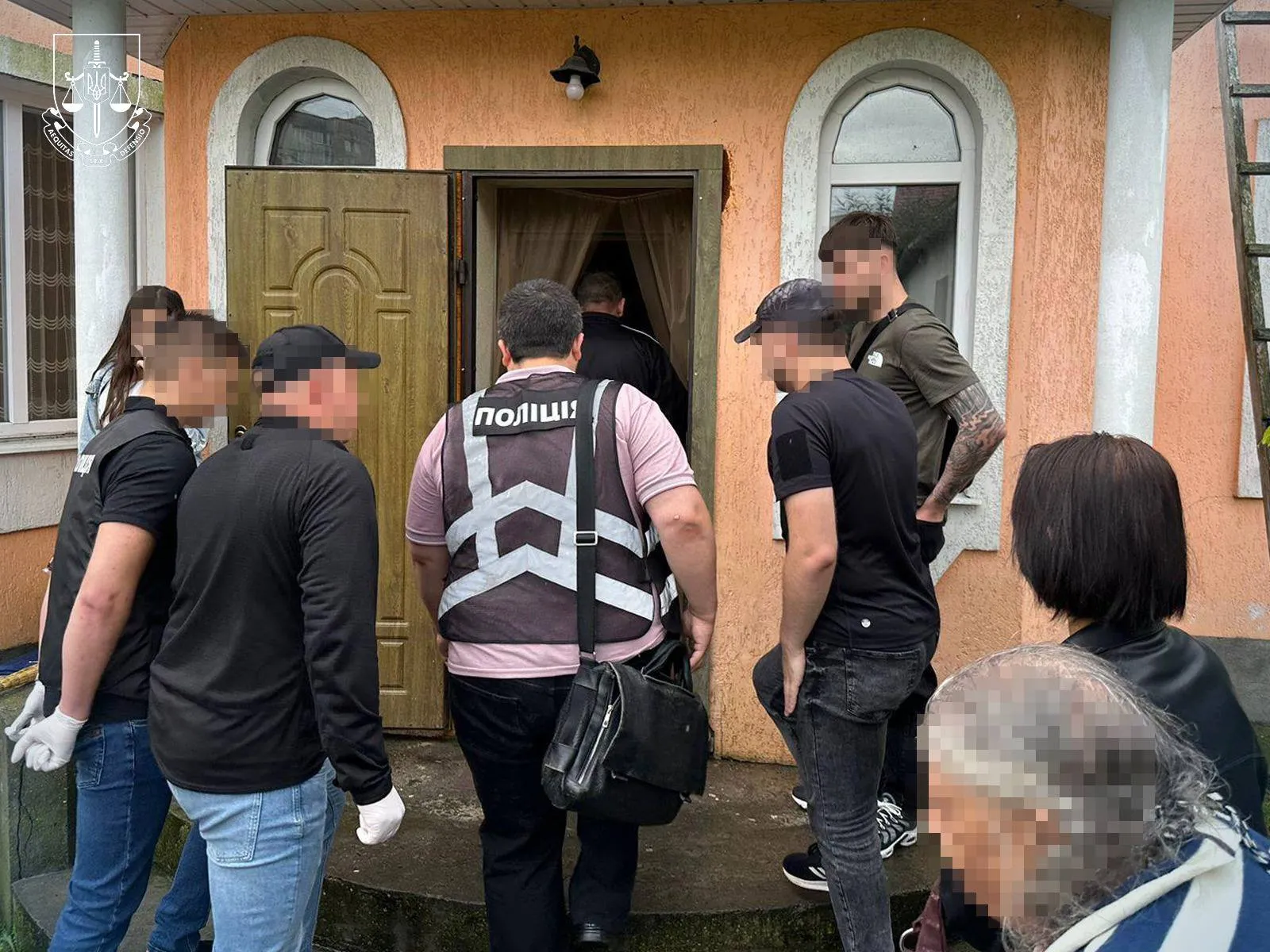 До України екстрадували шахрая, який ошукав волонтерів і військових