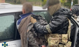 Правоохоронці затримали 9 осіб за нелегальний продаж «трофейної» зброї