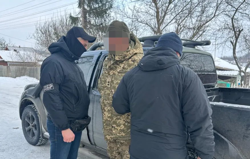 На хабарі затримано заступника командира навчального центру на Одещині