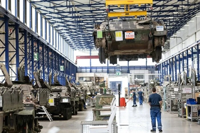 ЄС бракує кадрів для оборонки: Брюссель запускає програму перекваліфікації 600 тис людей