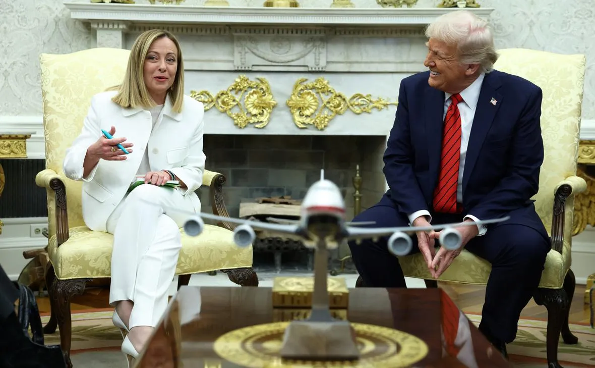 Між Італією та США знову скандал, цього разу через фото Трампа з Мелоні
