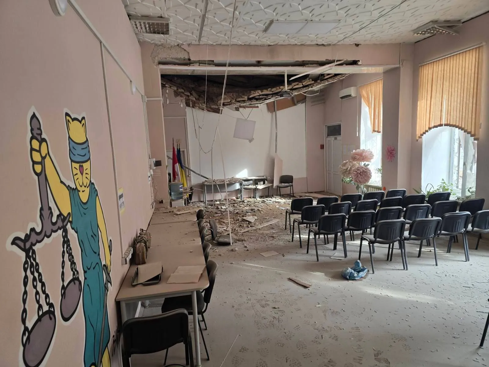 В Одесі внаслідок обстрілу пошкоджено юридичний ліцей