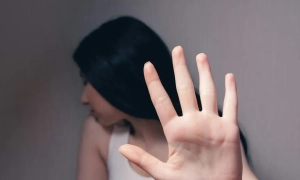 Колишнього посадовця Мінкульту Франції звинувачують у таємному додаванні жінкам сечогінних