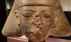 Фото: Меган Маркл вперше вийшла в світ без чоловіка у чорному вбранні