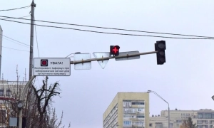 На мосту Метро в Києві розпочали встановлення арочних конструкцій