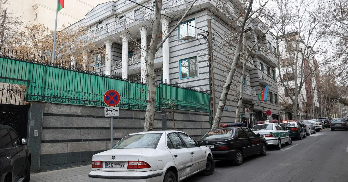 Азербайджан евакуює посольство в Тегерані та консульство в Тебризі