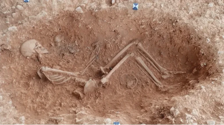 Науковці виявили «архів гормонів» у кістках і зубах людей, які жили до тисячі років тому