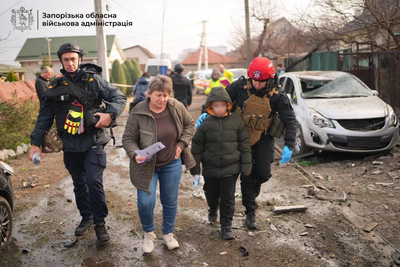 У Запоріжжі внаслідок авіаудару поранені щонайменше чотири людини