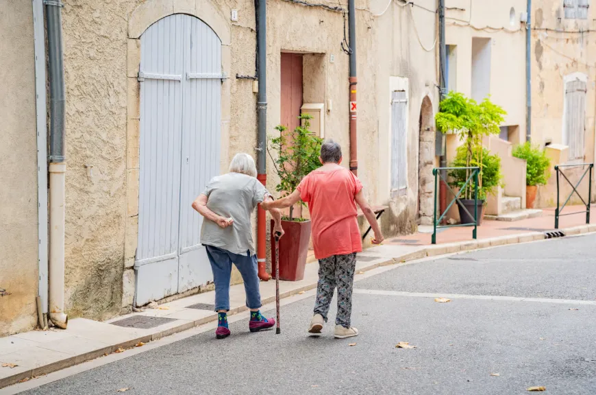 Франція хоче запровадити оплату медицини для пенсіонерів поза ЄС — Politico