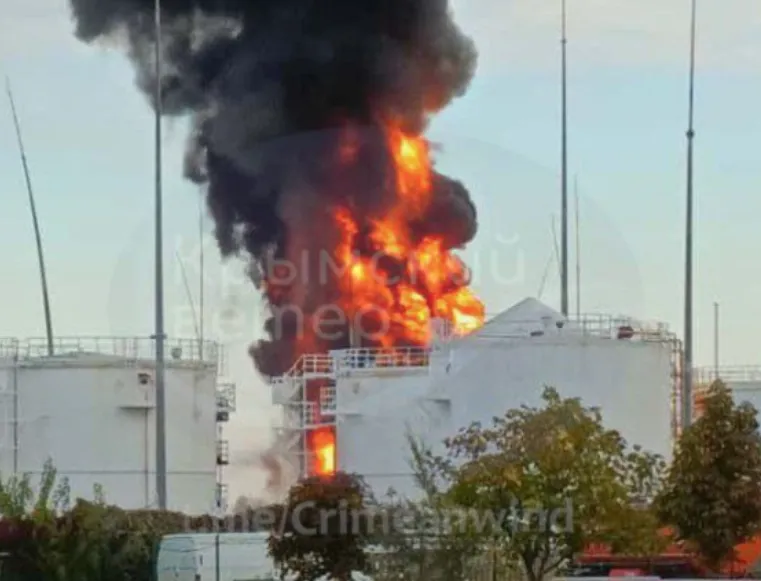У Криму на нафтобазі в Гвардійському спалахнув другий резервуар після атаки дронів