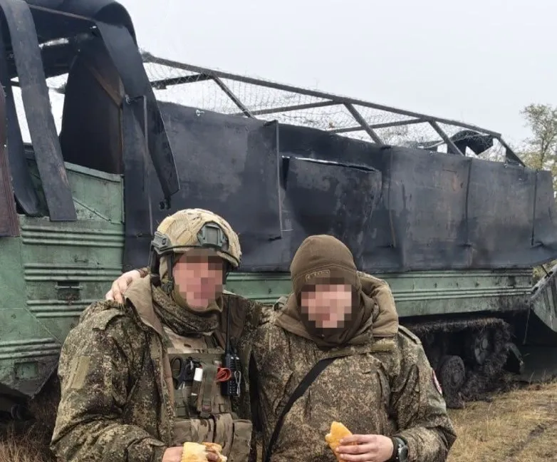 Росіяни переобладнали радянський ПТС-2 у штурмовий транспорт для бойових дій