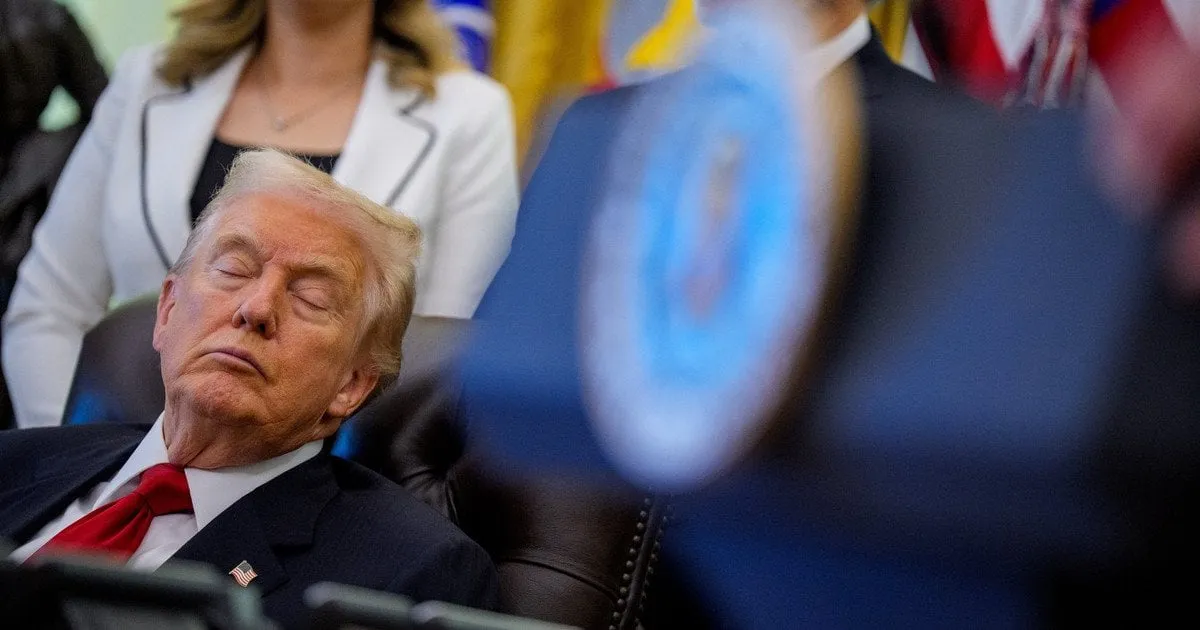 Фото сплячого Трампа на офіційному заході спричинили хвилю критики у США