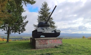 «Rosjanie — ohydni»: w Słowacji pomalowano pomnik Słowackiego Powstania Narodowego