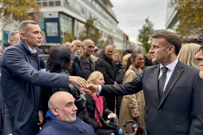 Шевченко вшанував жертв терактів у Парижі на церемонії до 10-х роковин